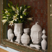 Cargar imagen en el visor de la galería, Muse- Frida Urn